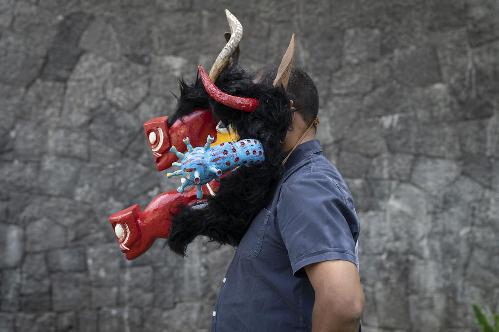 Carlos Dávila, subdirector of bachelor degrees at the National School of Anthropology and History, poses with the mask 