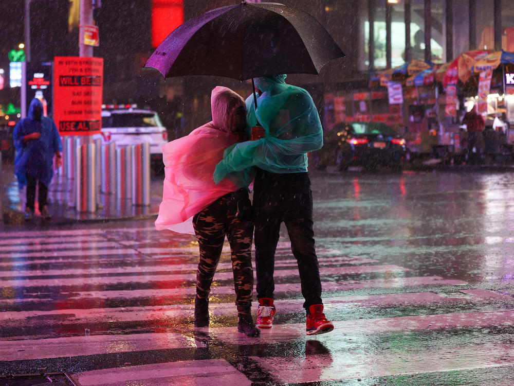 206 Rain Through Window Car And Lights Stock Photos, High-Res Pictures, and  Images - Getty Images