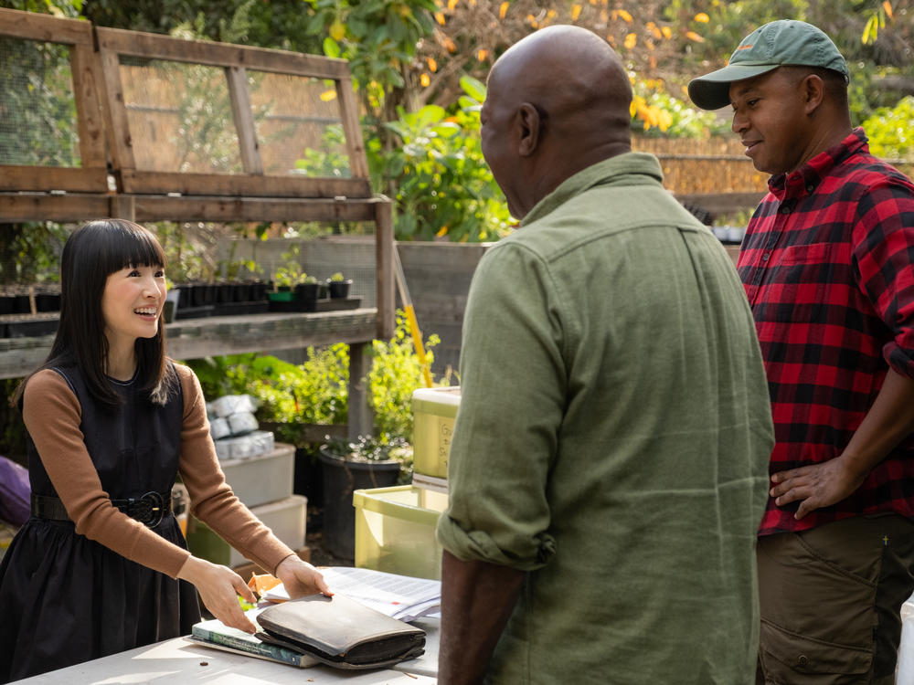 Marie Kondo, Jim and Logan in episode 1 of <em>Sparking Joy </em>on Netflix.
