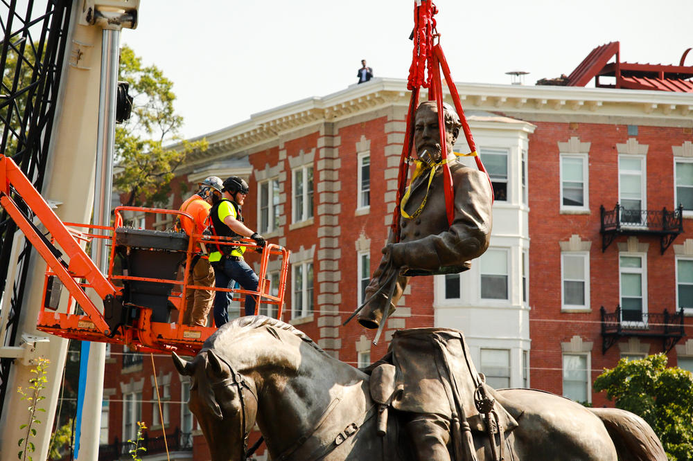 The statue of the Confederate general is cut in pieces before being transported for storage.