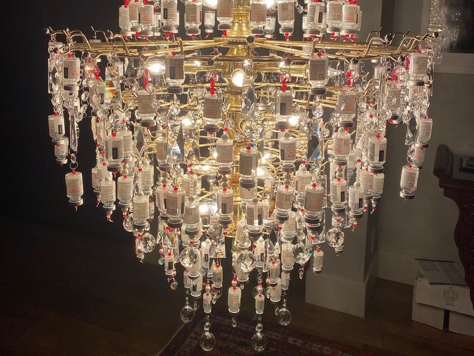 Chandelier Made Up Of Vaccine Vials, How To Make Bubbles Chandelier In Minecraft Education