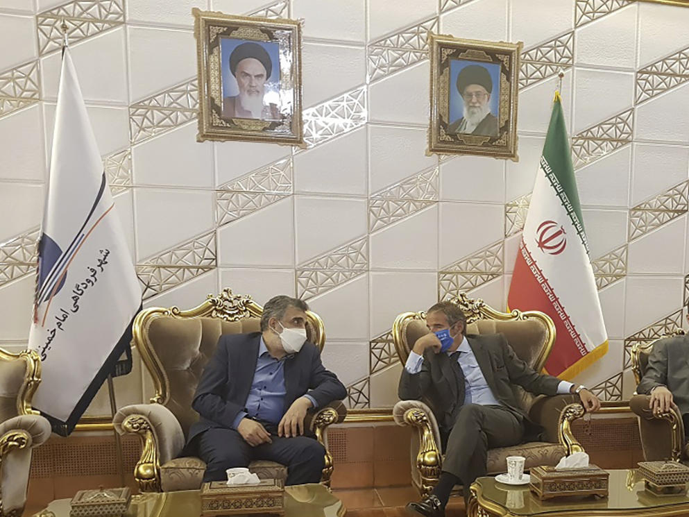 The director-general of the International Atomic Energy Agency, Rafael Grossi (right), speaks with the deputy head of the Atomic Energy Organization of Iran, Behrouz Kamalvandi, upon his arrival at Tehran Imam Khomeini International Airport on Saturday.