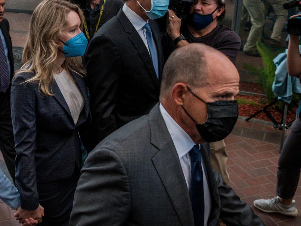 Bill Evans (center), the father of Billy Evans, Elizabeth Holmes' partner, accompanies Holmes into a federal courthouse in San Jose, Calif., for the start of her federal fraud trial.