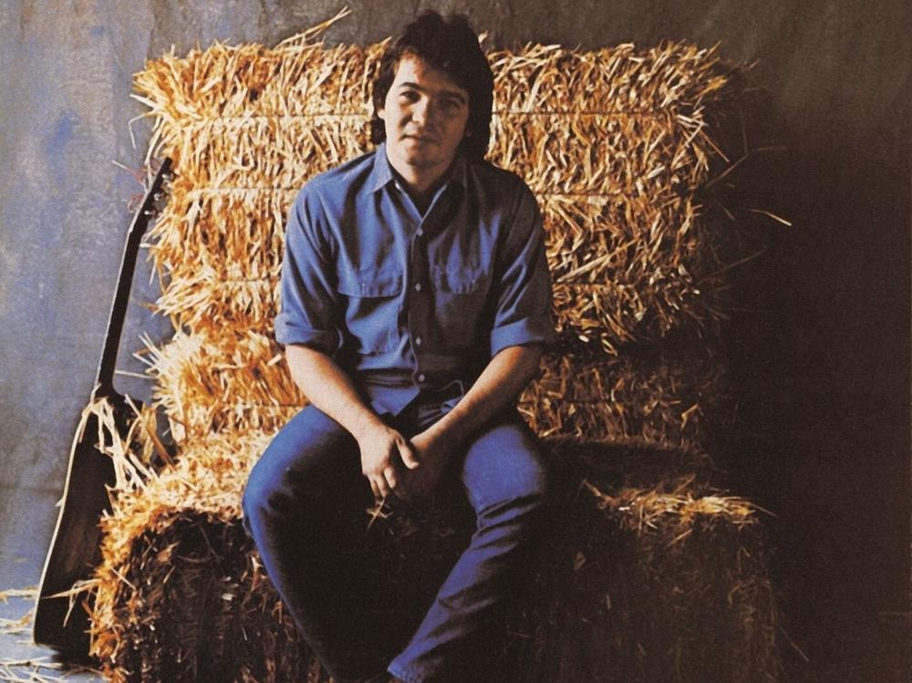 John Prine on the cover of his 1971 debut album.