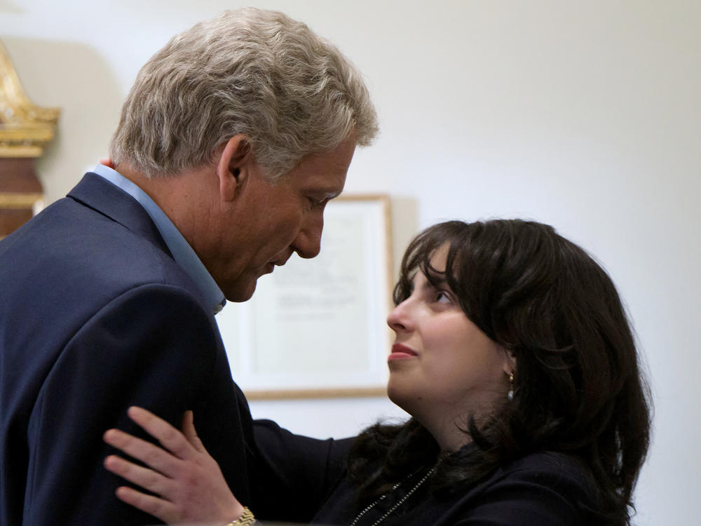 Clive Owen stars as Bill Clinton and Beanie Feldstein as Monica Lewinsky in the FX series <em>Impeachment: American Crime Story.</em>