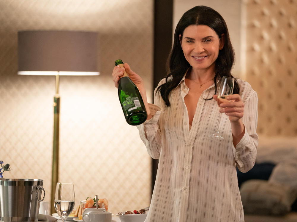 Julianna Margulies, who plays Laura, makes this episode look a lot more fun than it is.