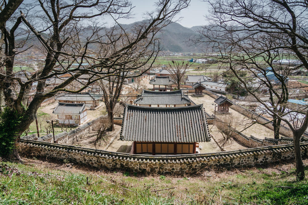An overview of Museong Seowon in Chilbo Township, founded in the 1600s. It was designated as a UNESCO World Heritage site in 2019 along with eight other academies in South Korea.