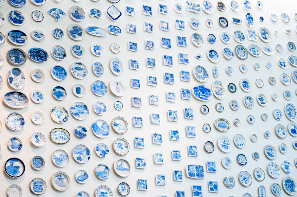 Julie Green's <em>The Last Supper</em> is currently on view at the Bellevue Arts Museum in Bellevue, WA, with 800 plates in the exhibit.