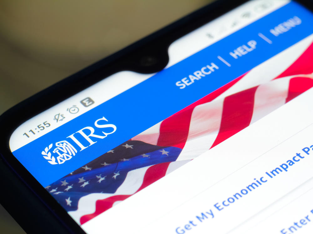 A battle over taxes continues to brew as the IRS is seeking to obtain more bank account information, a move strongly opposed by Republicans and the lenders themselves.