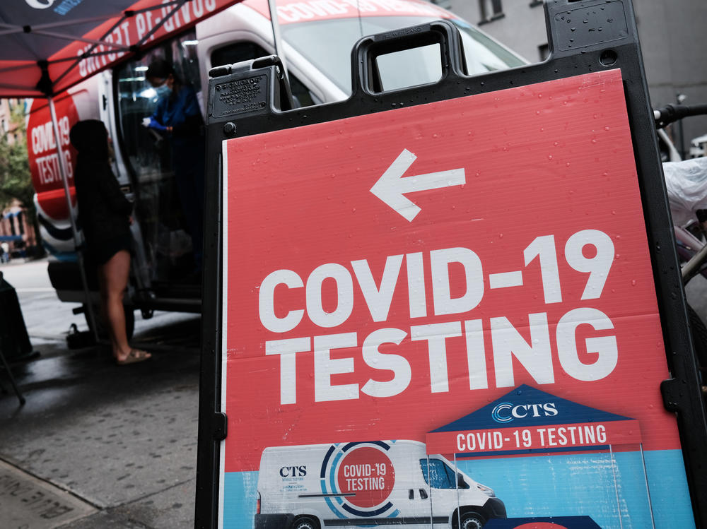 A coronavirus pop-up testing site stands on a Manhattan street in New York City on Oct. 26. Delta variant infections are decreasing, spurring hopes for an economic recovery in the last three months of 2021.