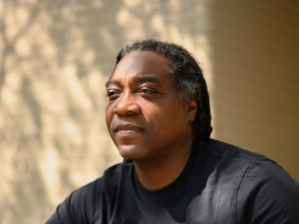 Robert Davis' experience exiting parole has been a difficult process. He seemed to be doing everything correctly, but a miscommunication between the U.S. Parole Commission and his parole officers delayed his release from supervision.