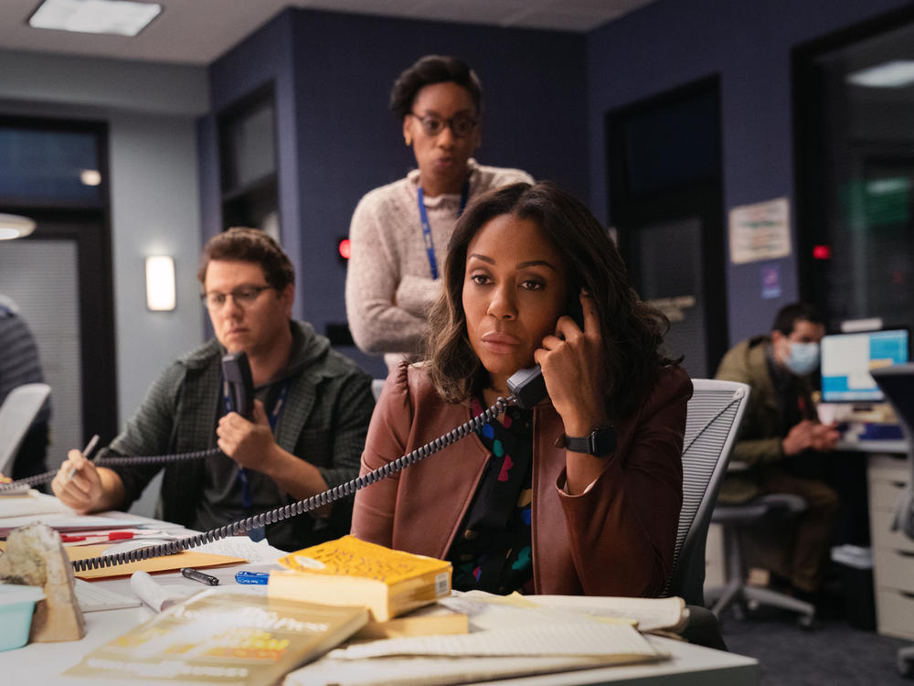 Mia (Karen Pittman) is right in the eye of the storm this week, as news about Mitch arrives during the <em>TMS </em>broadcast.