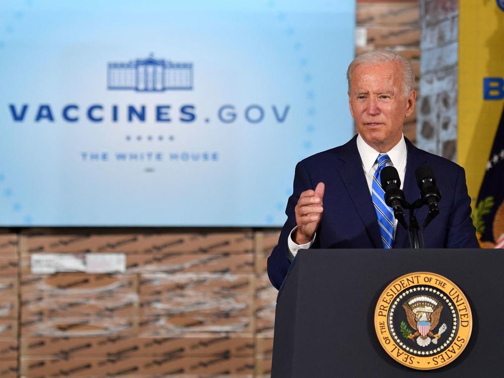 President Biden promotes his administration's vaccine or testing requirements for workers at the Clayco construction site in Elk Grove Village, Ill., on Oct. 7.
