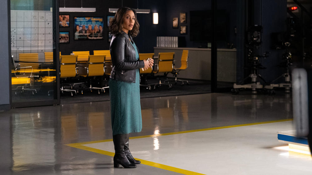 Mia (Karen Pittman) is maybe waiting for her apology. Don't hold your breath, Mia.