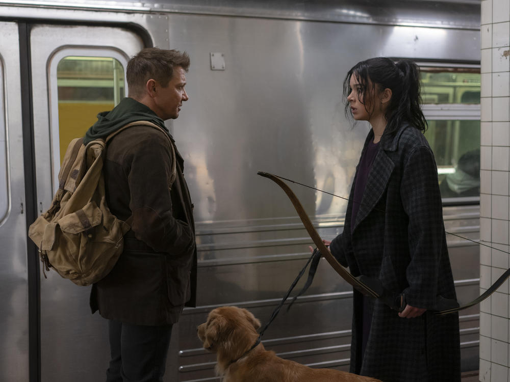 (L-R): Hawkeye/Clint Barton (Jeremy Renner) and Kate Bishop (Hailee Steinfeld) aim to please in Marvel's <em>Hawkeye</em>.