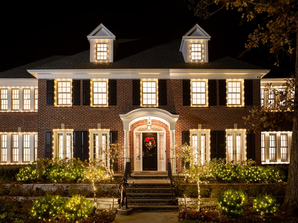 The 'Home Alone' house in Winnetka, Ill. will be available to rent through Airbnb for one night later this month. The $25 stay will also include junk food, booby traps, a film screening and other holiday hijinks.
