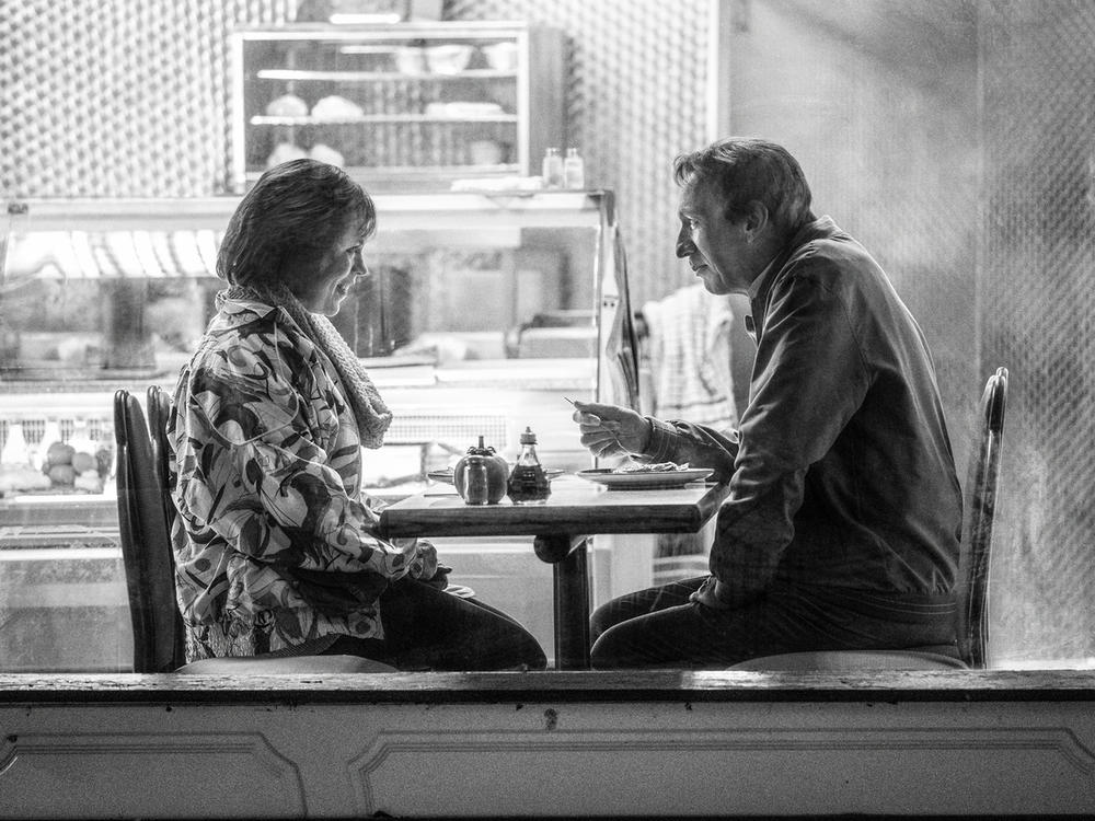 Olivia Colman and David Thewlis play Susan and Christopher Edwards in HBO's limited series Landscapers.