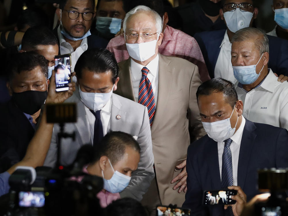 Former Malaysian Prime Minister Najib Razak, center, leaves a court house in Kuala Lumpur, Malaysia on July 28, 2020. Malaysia's Appeal Court today upheld his conviction linked to the 1 MDB scandal.