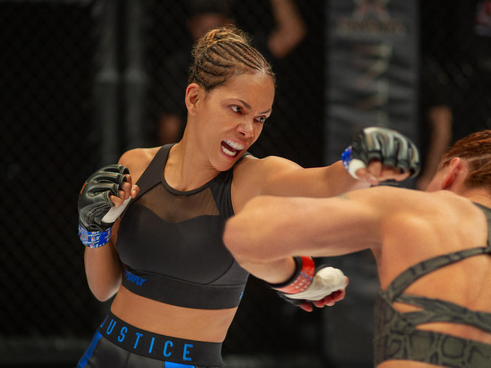 Halle Berry plays MMA fighter Jackie Justice in <em>Bruised</em>.