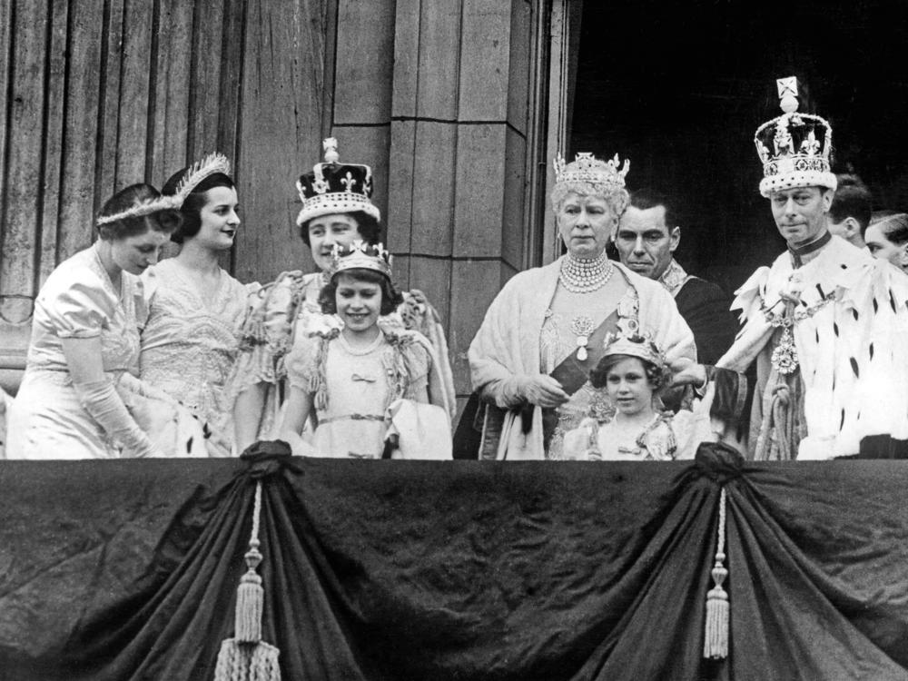 <strong>May 12, 1937:</strong> The Royal family is seen at Buckingham Palace in London after the coronation ceremony of Princess Elizabeth's father King George IV. From left: Elizabeth Bowes-Lyon, Princess Elizabeth, Mary of England, Princess Margaret and King George VI.