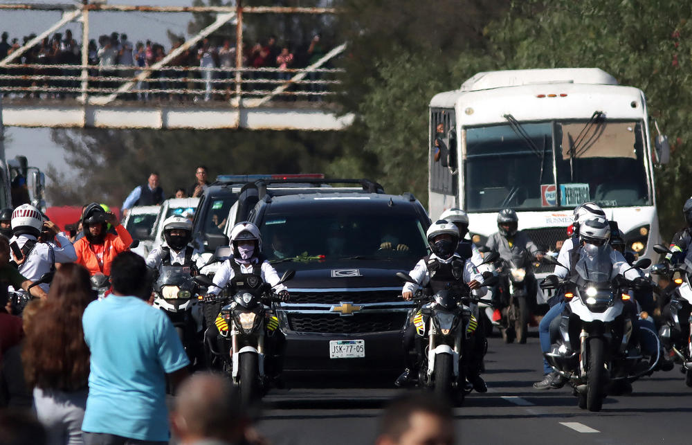 The body of Mexican singer Vicente Fernández is carried in a carriage on the Chapala highway toward Los Tres Potrillos Ranch in Tlajomulco, Mexico, on Dec. 10.