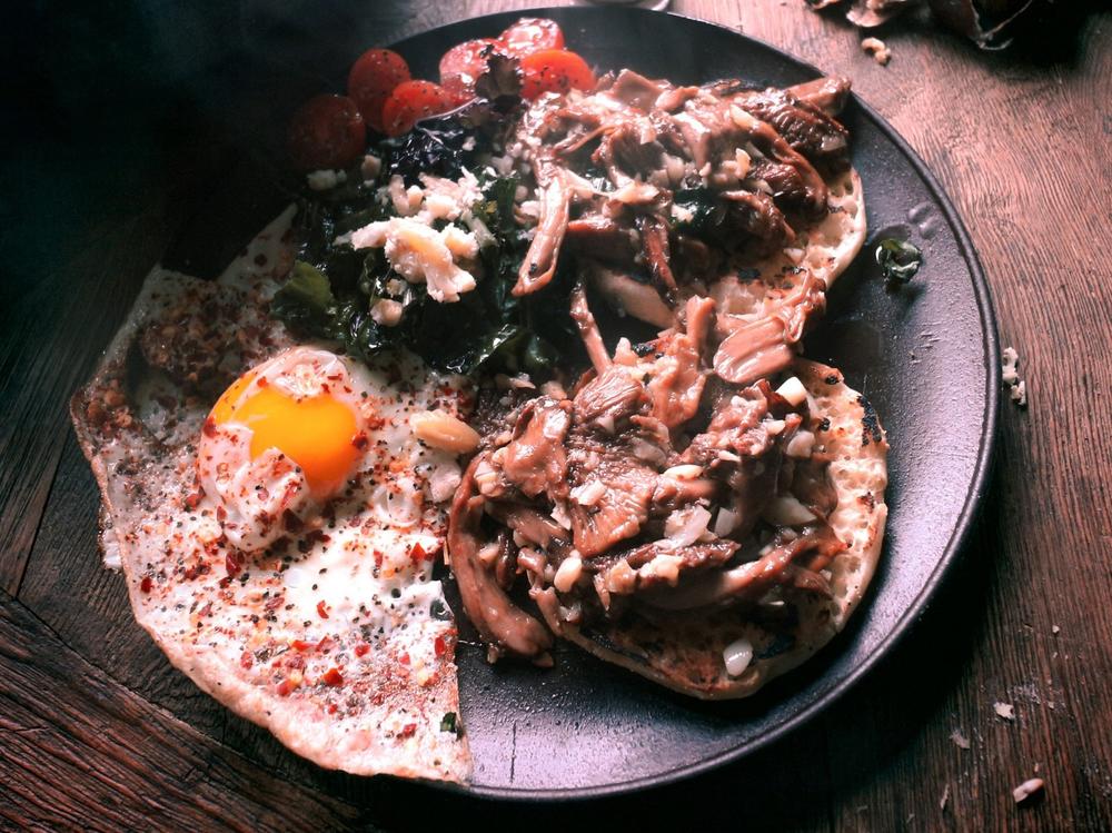 Breakfast with local ingredients and the obligatory mushrooms.