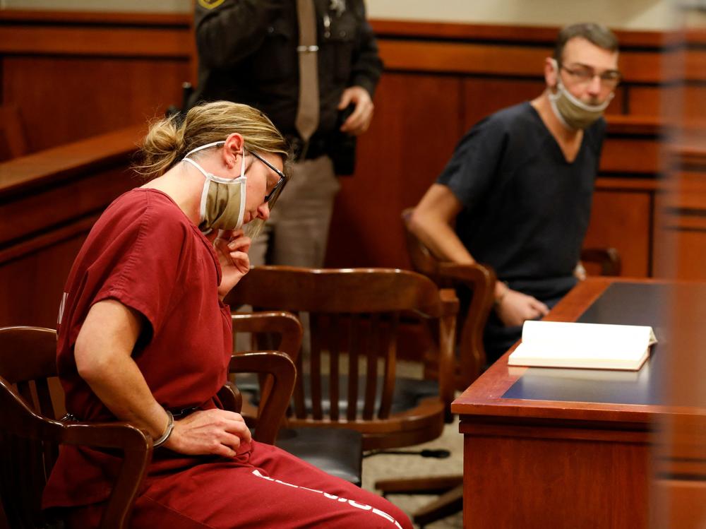 Jennifer Crumbley (L) and James Crumbley (R) appear in court for a probable cause conference in Rochester Hills, Michigan, on December 14, 2021.