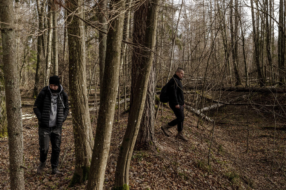 Maciej Jaworski and Patryk Tamberg live in the restricted zone around the Belarus-Poland border. After accidentally meeting migrants in the forest nearby, they decided to do their best to help. They look in the areas known to be frequented by migrants in the forest hoping to bring them aid.