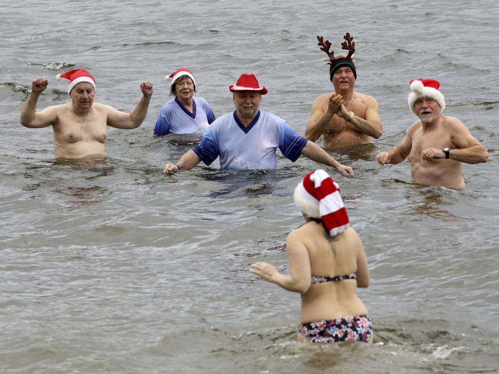 Members of the winter swimming club 