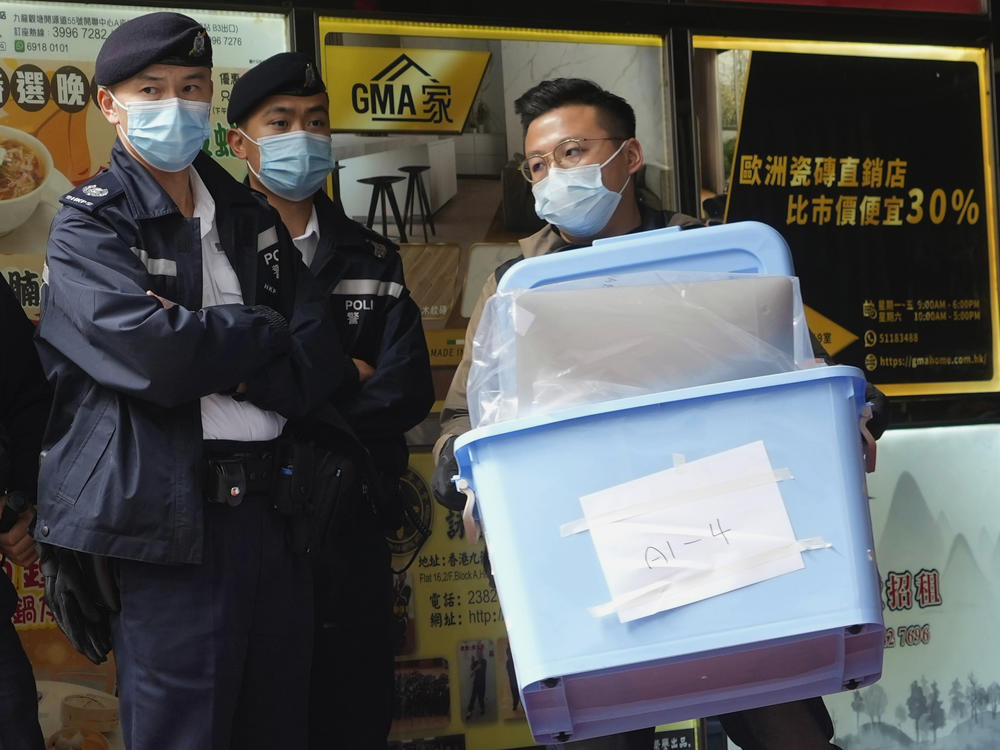 Hong Kong police raided the office of the online news outlet Stand News on Wednesday after arresting several people for conspiracy to publish a seditious publication.  The website shut down hours later.