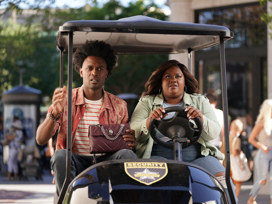 Echo Kellum as Noah and Nicole Byer as Nicky in<em> Grand Crew</em>.