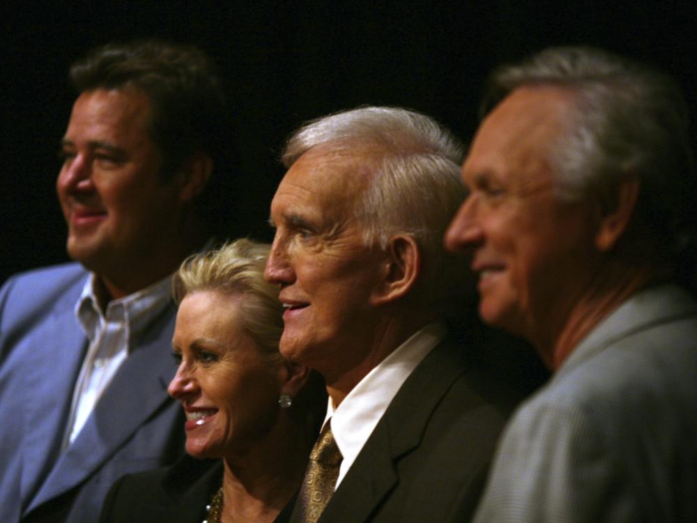 Ralph Emery, second from the right, appears in Nashville on Aug. 7, 2007 with, from left, Vince Gill, Country Music Association Chief Operating Officer Tammy Genovese and Mel Tillis, after it was announced that the three men will be inducted into the Country Music Hall of Fame. Emery died Saturday, Jan. 15, 2022, his family said.