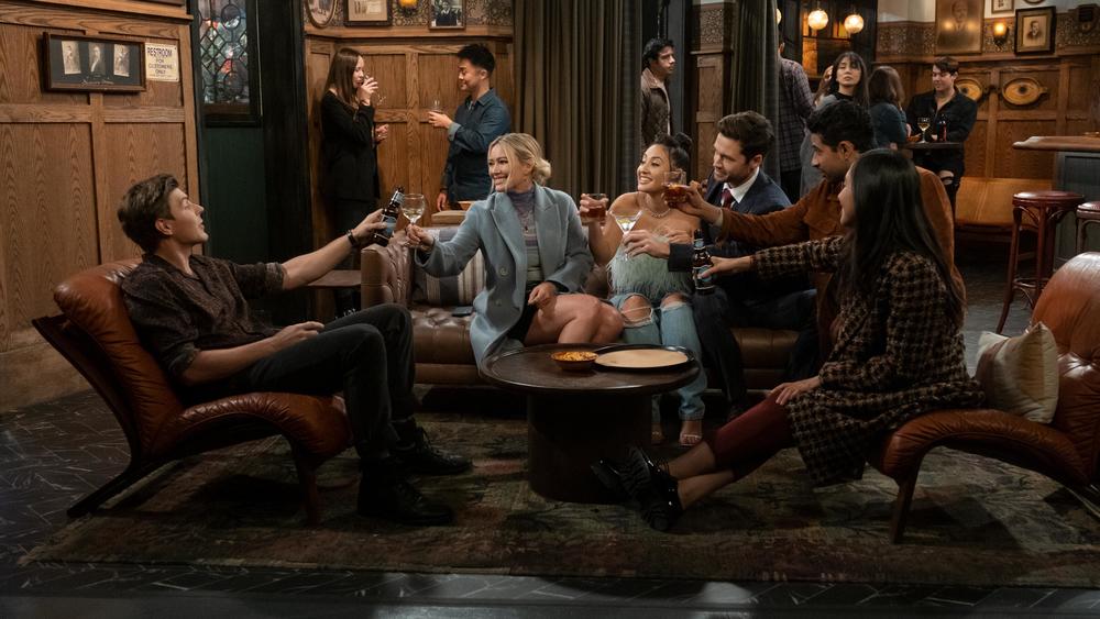 The cast of <em>How I Met Your Father</em>.