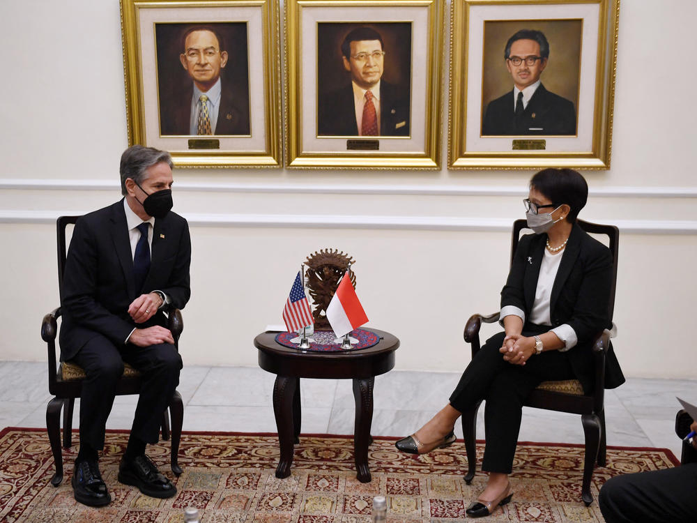 Secretary of State Antony Blinken (left) meets with Indonesian Foreign Minister Retno Marsudi at the Pancasila Building in Jakarta on Dec. 14, 2021.