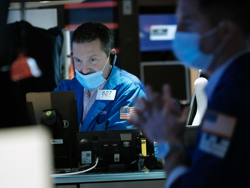Traders work on the floor of the New York Stock Exchange on Thursday in New York City. Stocks continued to slump on Monday as the Federal Reserve gears up to raise interest rates in a bid to bring down inflation from 40-year highs.