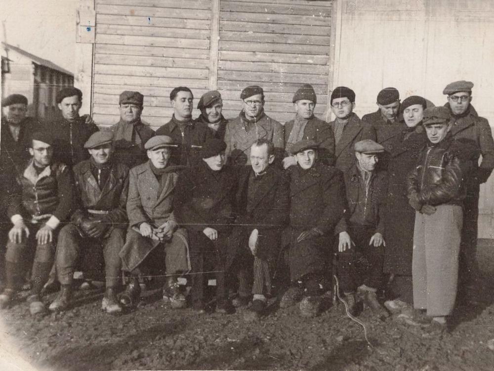 Salomon Abend, second from the left, at Beaune La Rolande.