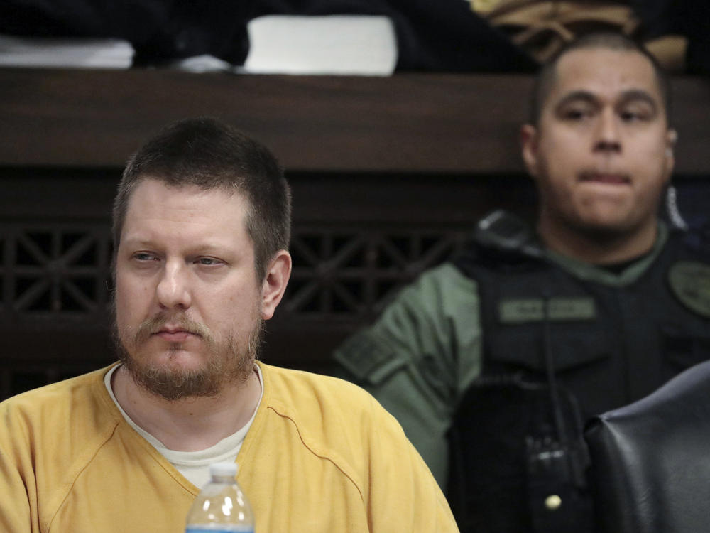 Former Chicago police officer Jason Van Dyke, left, attends his sentencing hearing in 2019.