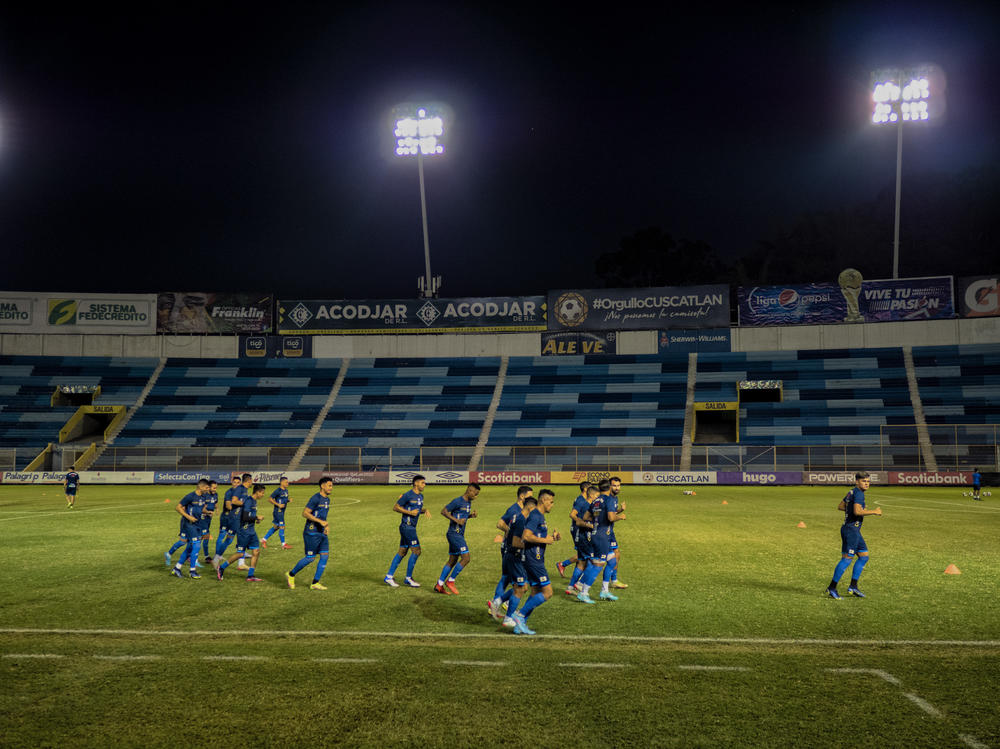 The Salvadoran national team practices at the Cuscatlán Stadium in San Salvador, on Tuesday.