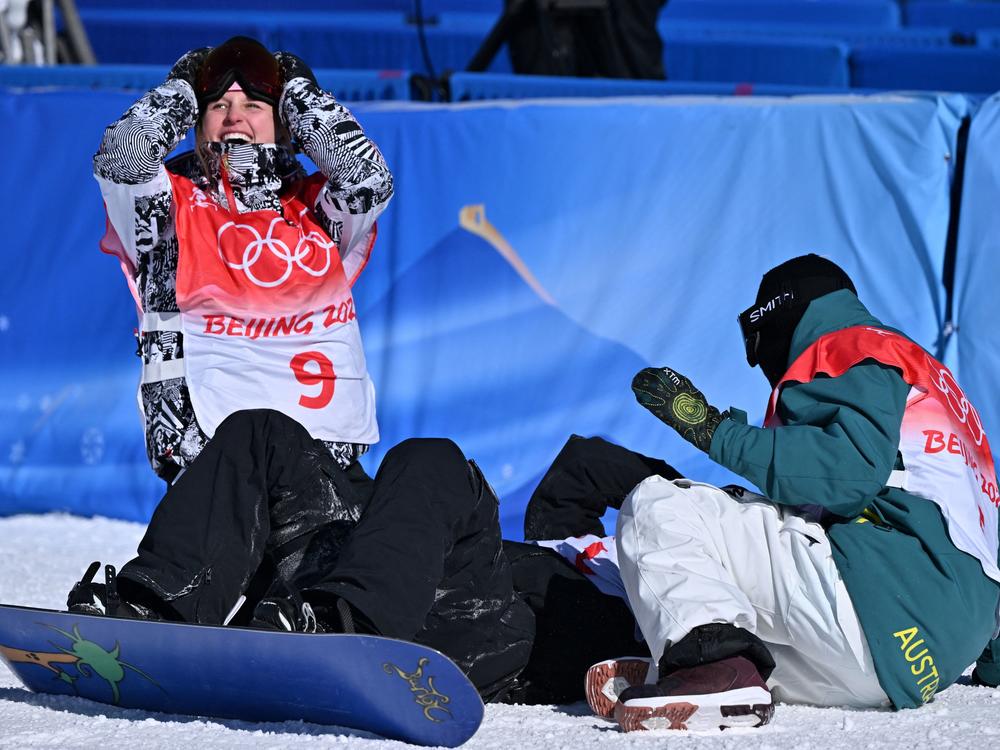USA's Julia Marino (L) and Australia's Tess Coady (R) greet New Zealand's Zoi Sadowski Synnott after her final attempt in the snowboard women's slopestyle final run.