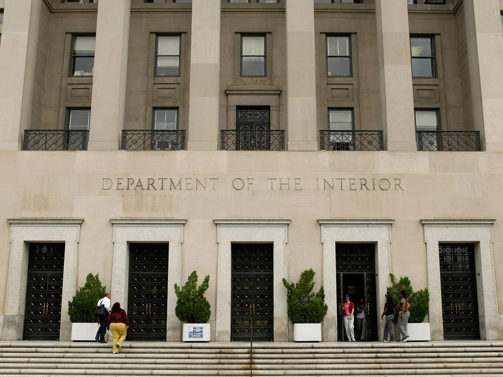 Federal lawmakers are pushing for a 