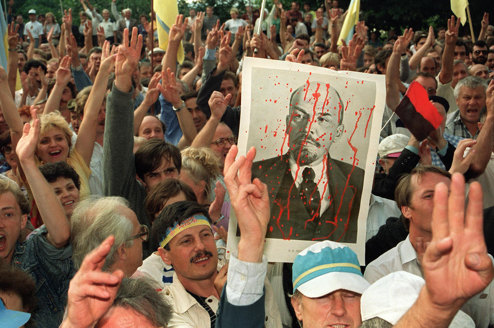 Ukrainians demonstrate in front of the Communist Party's central committee headquarters in Kyiv on Aug. 25, 1991, after the Soviet republic declared its independence.