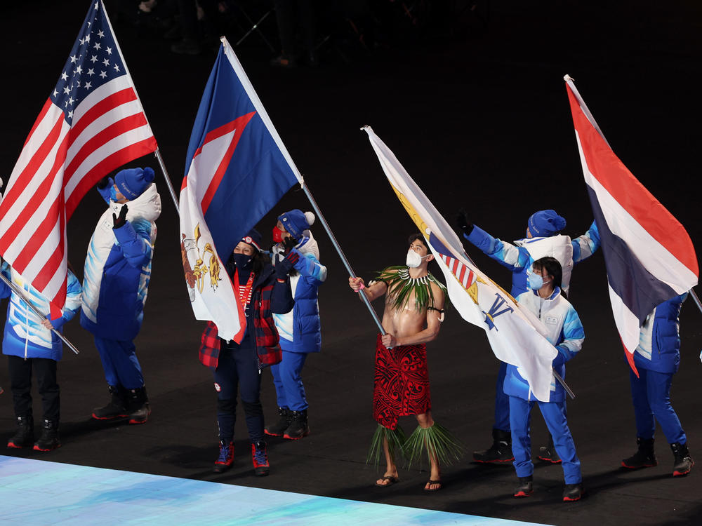 Elana Meyers Taylor was the U.S. flag bearer during the closing ceremony.