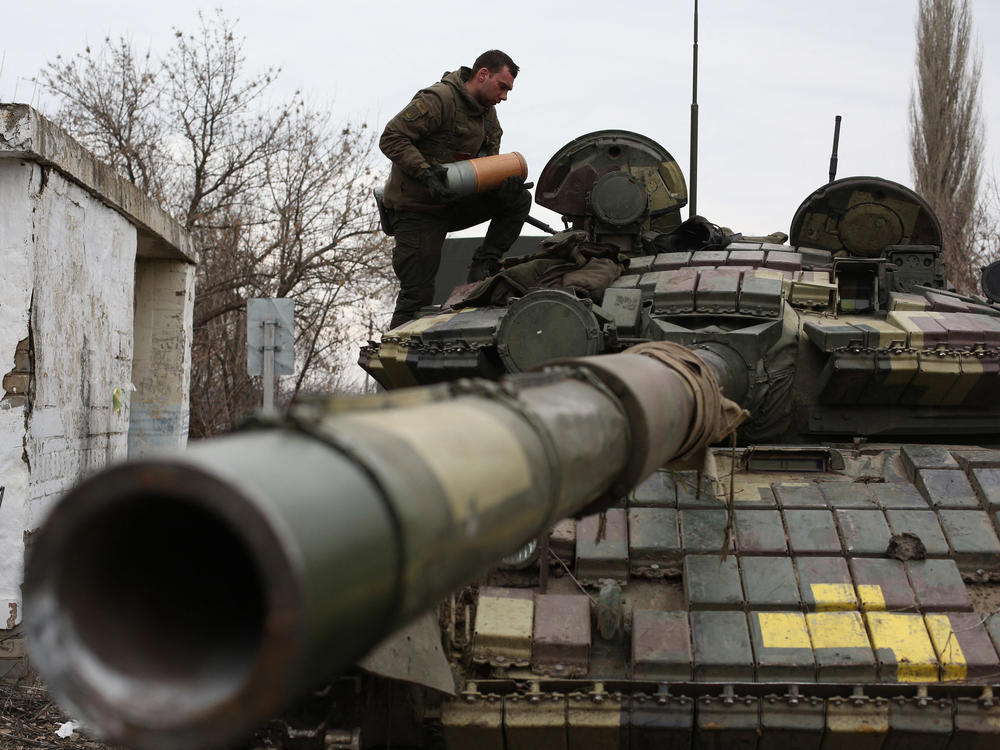 Ukrainian servicemen get ready to repel an attack in Ukraine's Lugansk region on Thursday.