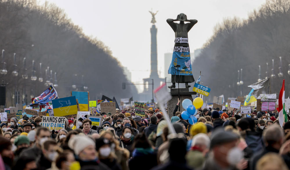 People gather at Brandenburg Gate to protest against the ongoing war in Ukraine on Sunday in Berlin.