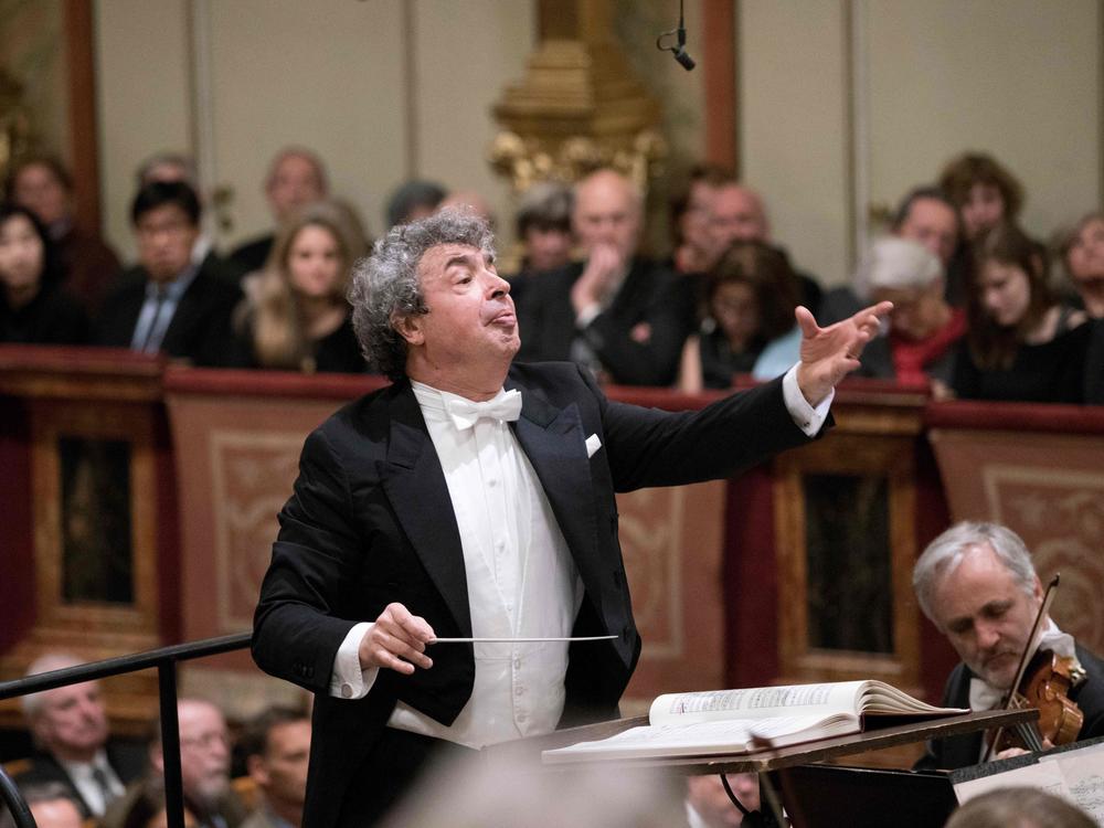 Conductor Semyon Bychkov, conducting the Vienna Philharmonic in a performance in Vienna in 2017.