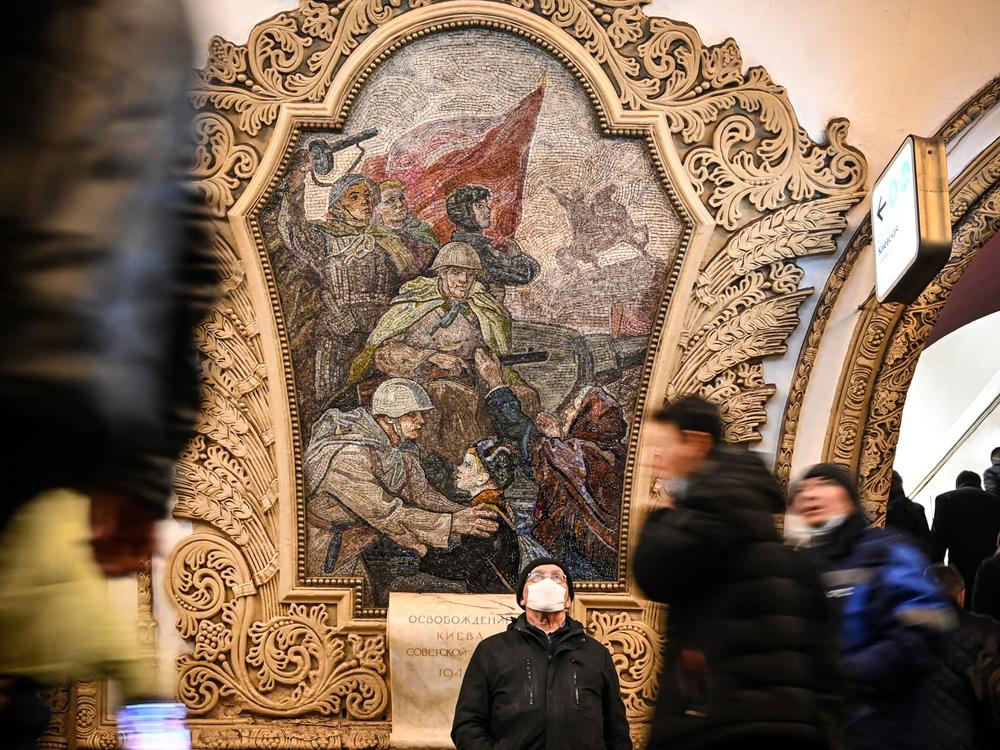 A mosaic panel depicts the liberation of Kyiv by Russia's Red Army in 1943 at Kievskaya metro station in Moscow.