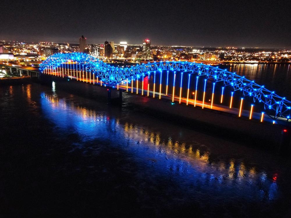 LED lights honoring the people of Ukraine on the Hernando de Soto bridge in Memphis.