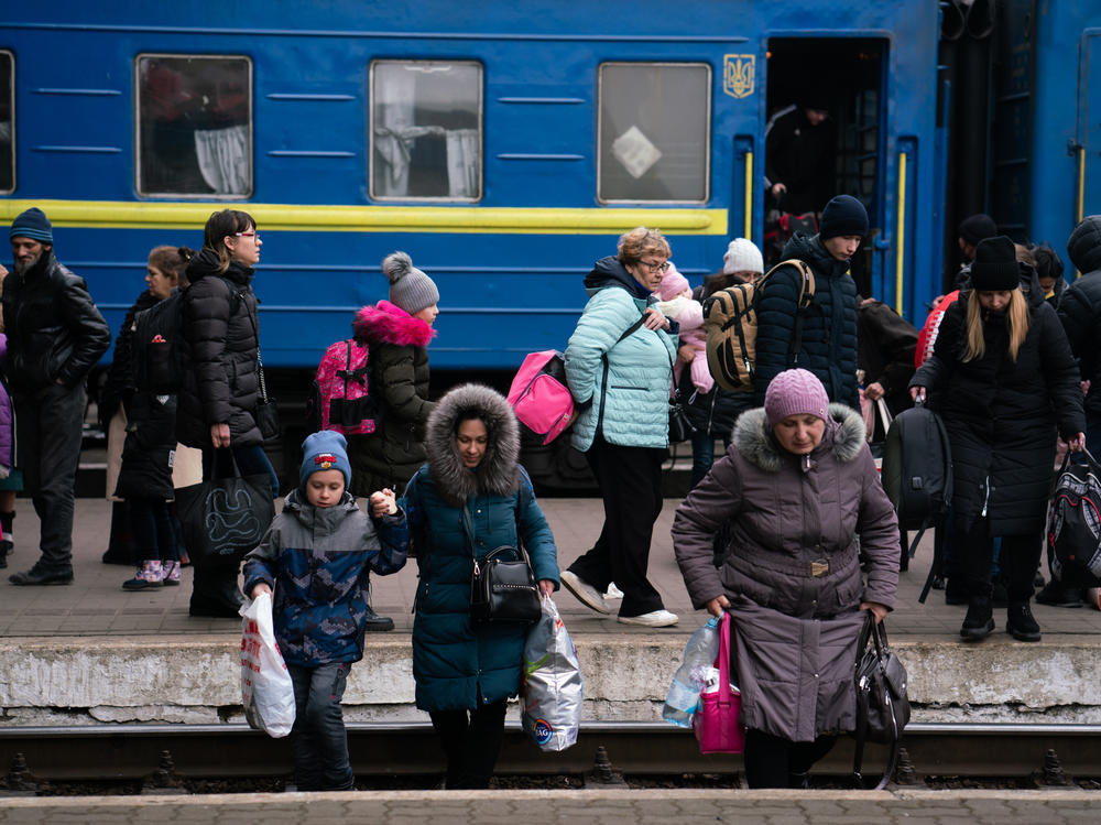 <strong>March 6:</strong> People arrive by train to Lviv, Ukraine.
