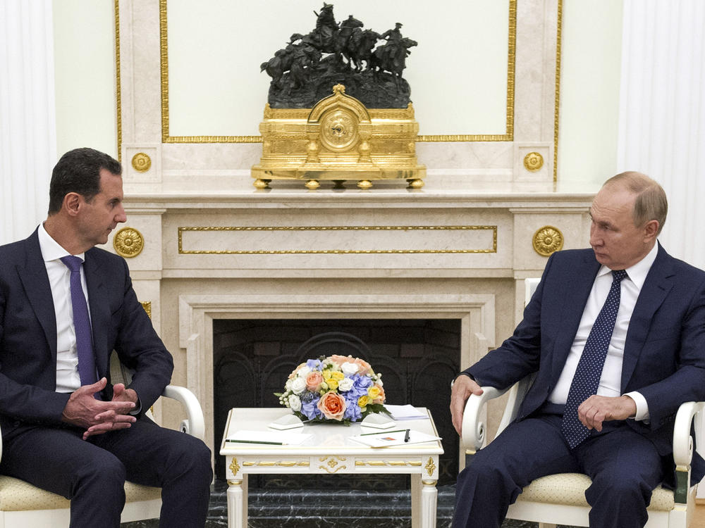 Russian President Vladimir Putin (right) hosts Syrian President Bashar al-Assad during a meeting in the Kremlin in Moscow on Sept. 13, 2021. The U.S. says Russia is recruiting Syrian fighters to help with its war effort in Ukraine.