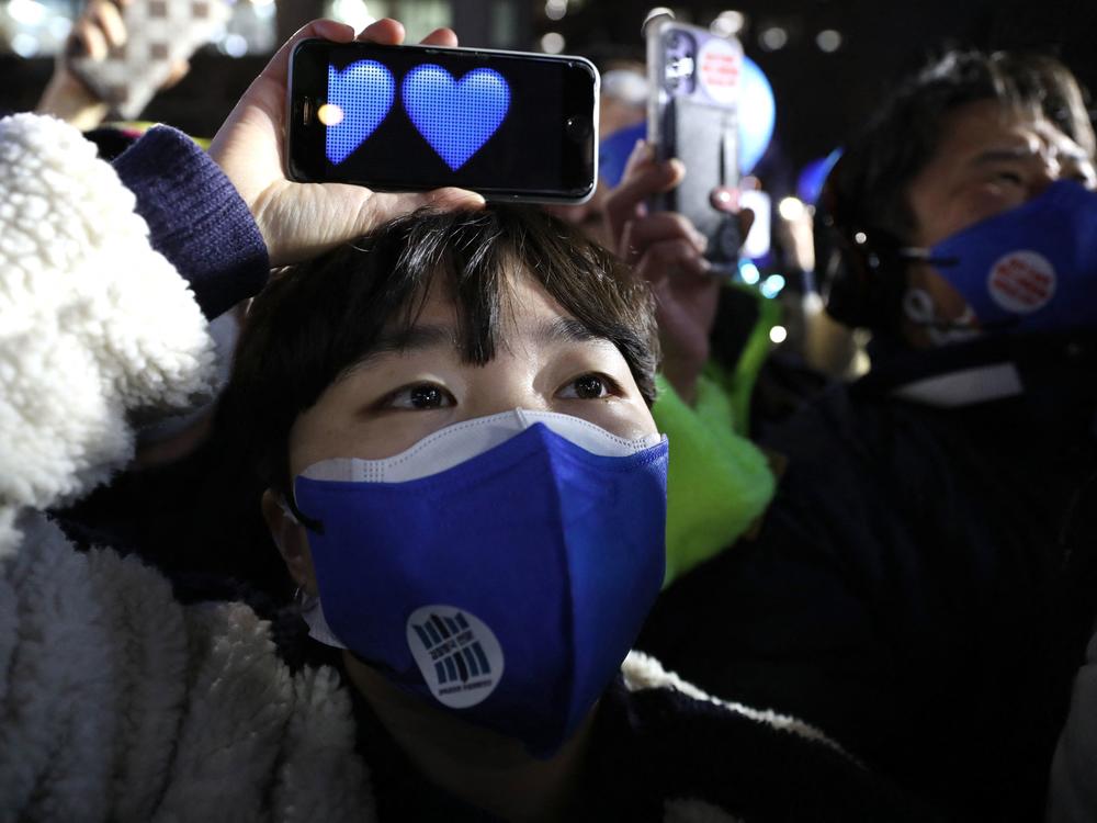 Supporters of South Korea's presidential candidate Lee Jae-myung of the ruling Democratic Party cheer during an election campaign rally in Seoul on Tuesday.